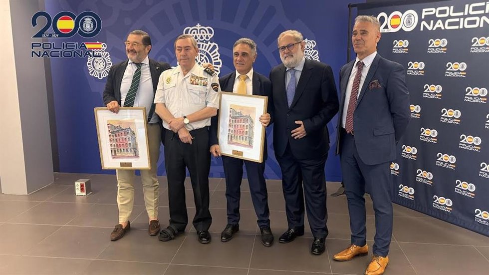 La Policía Nacional entrega un reconocimiento al periodista Juan Baño y al abogado José Manuel Olivares en Logroño