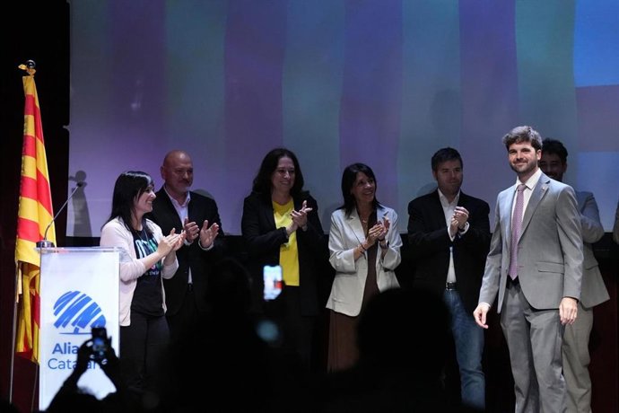 La líder de Aliança Catalana, Sílvia Orriols, en la presentación del fundador del partido y secretario de Formación, Estudios y Programas de la formación, Jordi Aragonès, como candidato de la formación a la Alcaldía de Barcelona.