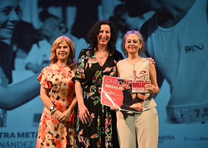 La alcaldesa de Almería, María del Mar Vázquez, en el acto de clausura del curso 2025/2026 de los Centros Municipales de la Mujer de Almería.