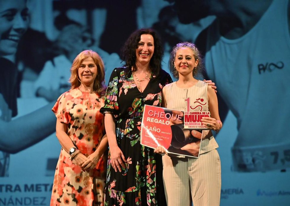 La alcaldesa de Almería, María del Mar Vázquez, en el acto de clausura del curso 2025/2026 de los Centros Municipales de la Mujer de Almería.