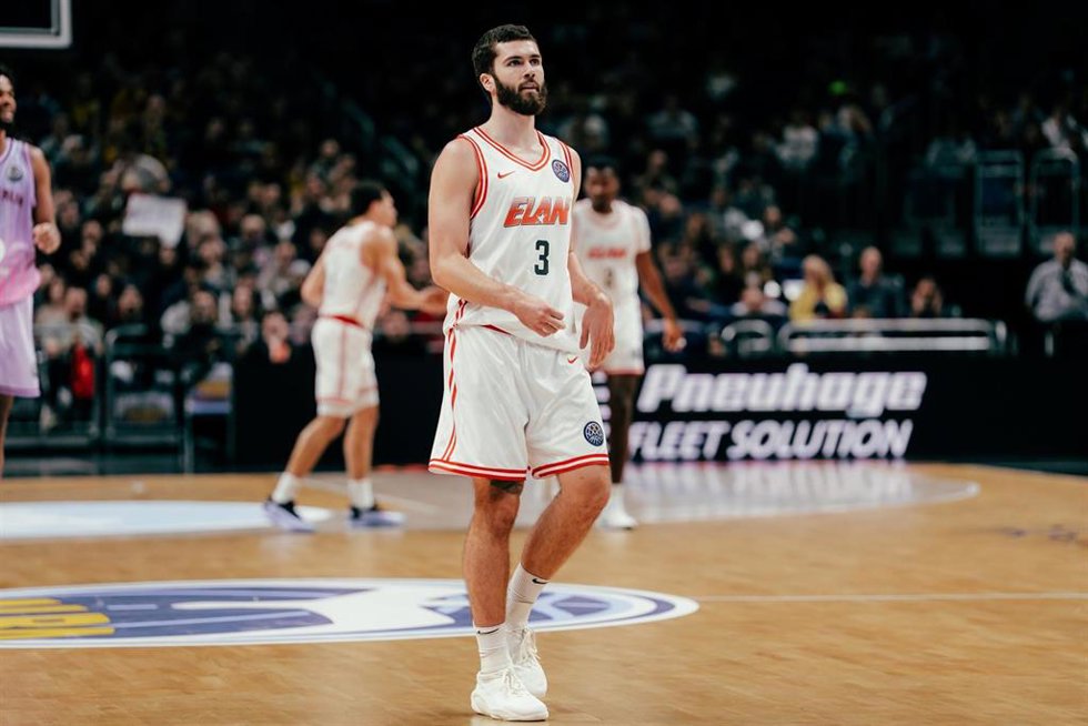 Archivo - Nate Darling, durante un partido.
