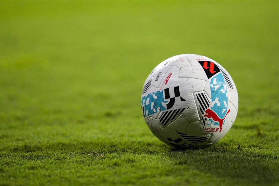 Archivo - Balón de LaLiga Hypermotion.