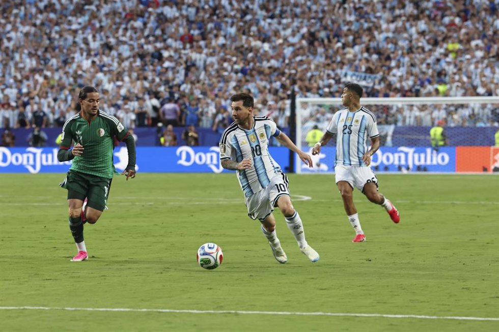 KANSAS Kansas City, MO - JUNE 16: Lionel Messi #10 of Argentina makes a run with the ball in the first half of the FIFA World Cup 2026 Group J match between Argentina and Algeria on June 16, 2026 at Kansas City Stadium in Kansas City, MO.