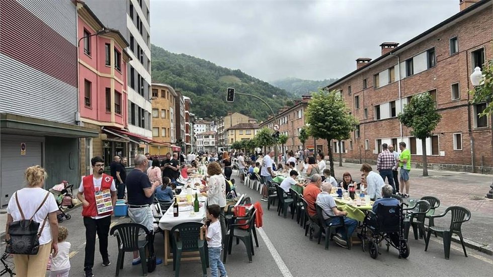 Celebración de la Comida en la Calle de Blimea (SMRA) durante el festival Mafiafest.