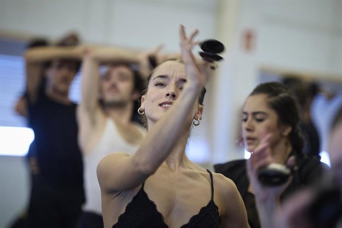 Archivo - Bailarines durante uno de los ensayos del elenco del Ballet Español Regional, en los Teatros del Canal, a 22 de agosto de 2024, en Madrid (España). El Ballet Español Regional estrena su primer espectáculo el próximo 12 de octubre, coincidiendo c