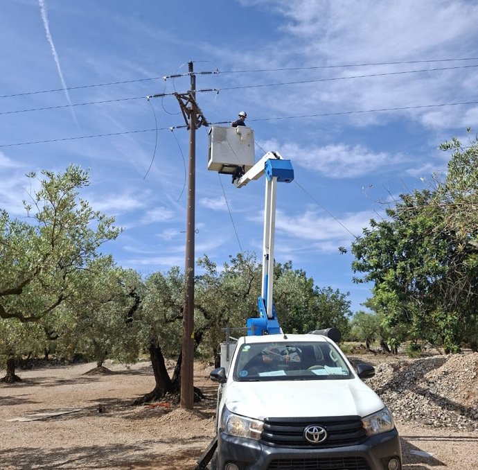Trabajos de mejora en una línea eléctrica de alta tensión