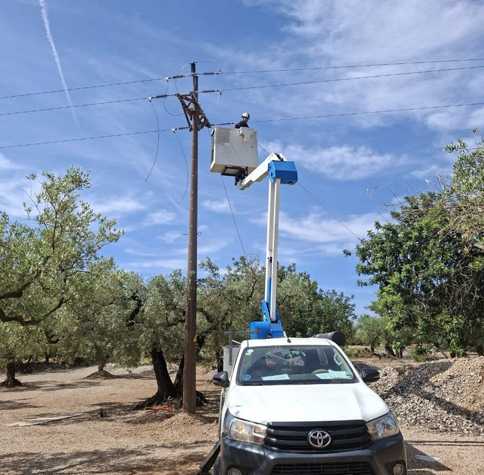 Trabajos de mejora en una línea eléctrica de alta tensión