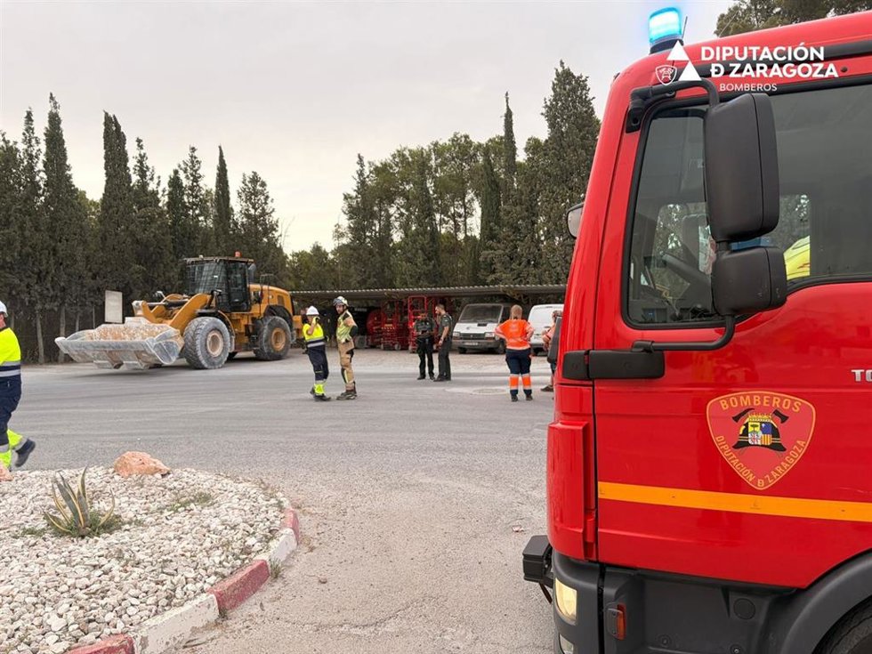 Los Bomberos de la DPZ se desplazaron a extraer el cuerpo del trabajador fallecido en el accidente laboral ocurrido este viernes en Quinto.