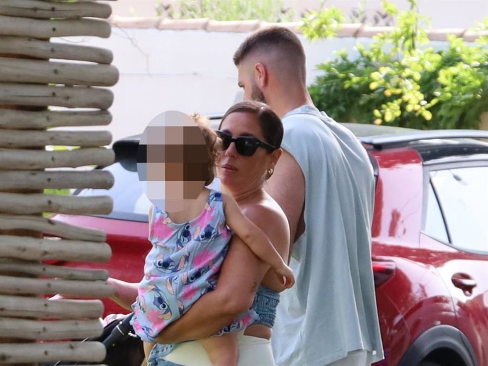 Isa Pantoja y Asraf Beno celebran el primer cumpleaños de Cairo con una súper fiesta arropados por Anabel Pantoja