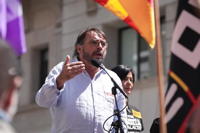 Archivo - El secretario general de UGT de Catalunya, Camil Ros, durante la concentración por el Día Mundial de la Seguridad y la Salud en el Trabajo, a 28 de abril de 2026, en Barcelona, Catalunya (España).