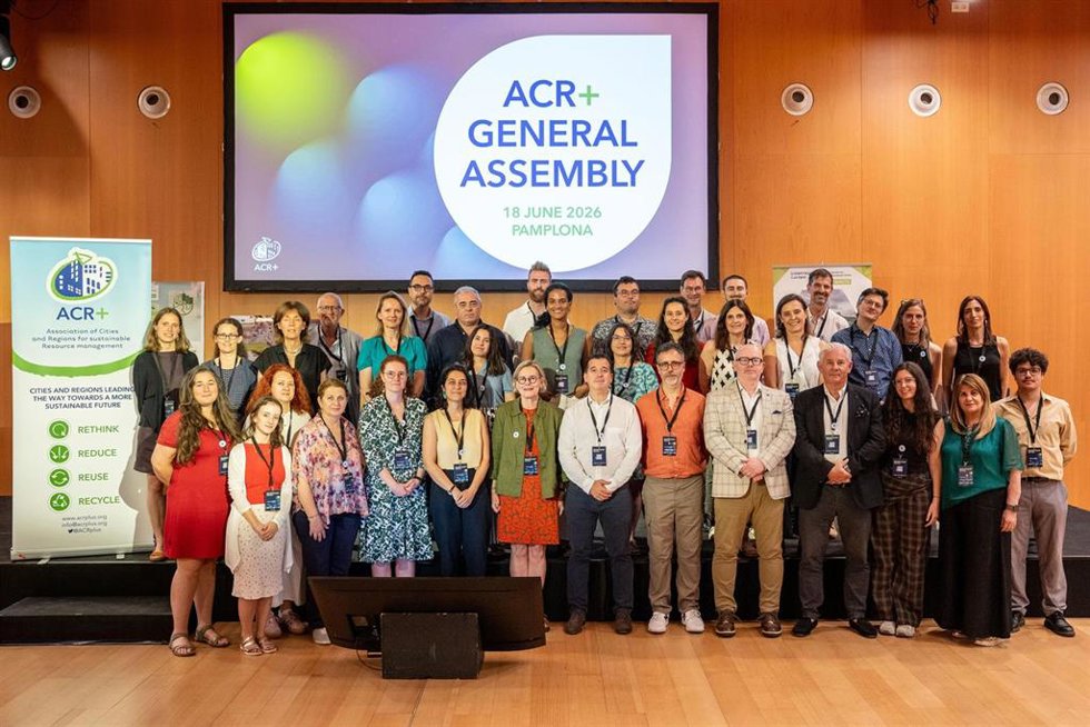 Foto de grupo de la asamblea anual de ACR+ celebrada este jueves en Baluarte.
