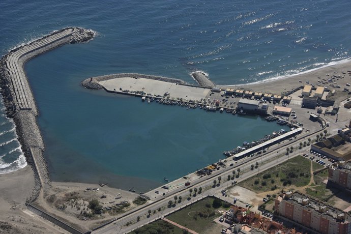 Archivo - El puerto de La Atunara en La Línea de la Concepción.