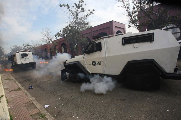 Santiago, 8 septiembre 2024. Incidentes durante la marcha de conmemoracion a 51 años del golpe de estado al gobierno del presidente Salvador Allende el 11 de septiembre de 1973. Jonnathan Oyarzun/Aton Chile