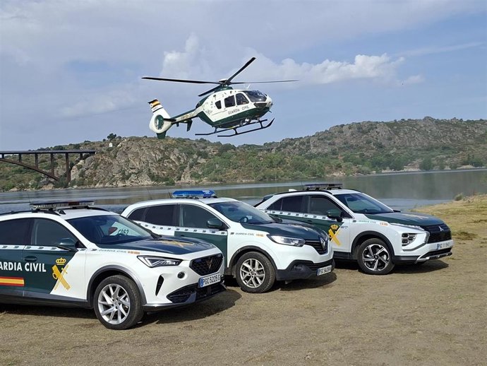 Medios de la Guardia Civil en la búsqueda del joven desaparecido en el embalse de Ricobayo (Zamora).