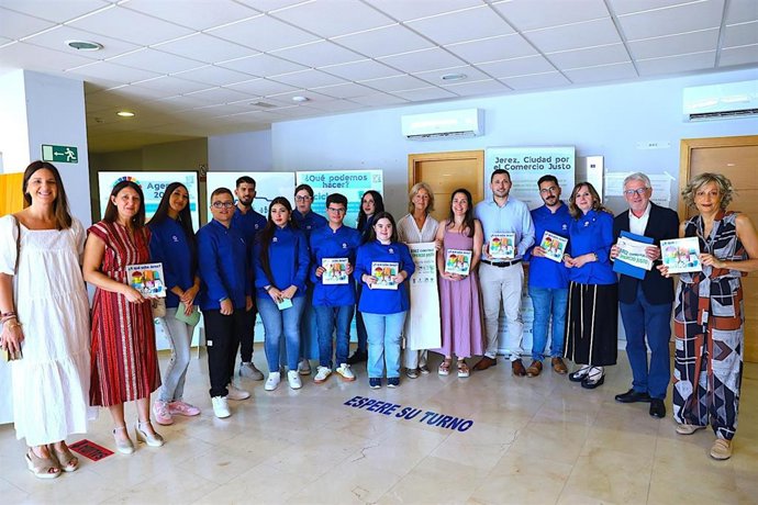 La delegada de Participación Ciudadana, Cooperación y Voluntariado del Ayuntamiento de Jerez (Cádiz), Carmen Pina, en el acto en el centro social Rosa Roige, con el que Jerez sigue creciendo como Ciudad por el Comercio Justo.