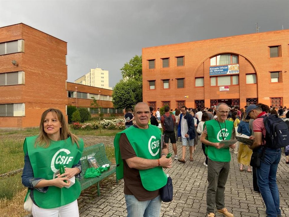 CSIF CyL alerta de las altas temperaturas durante las oposiciones de Secundaria y pide mejorar las condiciones en las aulas