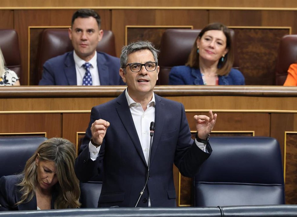 El ministro de la Presidencia, Justicia y Relaciones con las Cortes, Félix Bolaños, interviene durante una sesión de control al Gobierno, en el Congreso de los Diputados, a 17 de junio de 2026, en Madrid (España).