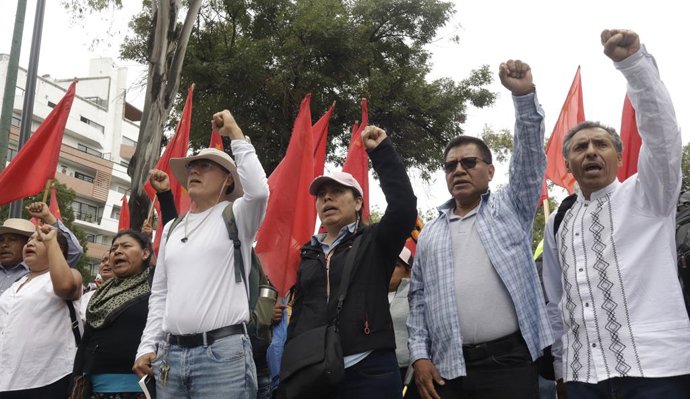 June 9, 2026, Mexico City, Mexico City, Mexico: CNTE teachers raise their fists in a sign of victory during a march to Mexico City Stadium to protest the 2017 ISSSTE Retirement Law.