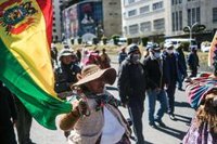 Comienza la movilización de militares y policías tras la declaración del estado de excepción en Bolivia