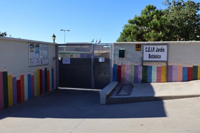 El Ayuntamiento de Mijas cede a la Junta dos parcelas para la ampliación del CEIP Jardín Botánico de La Cala.