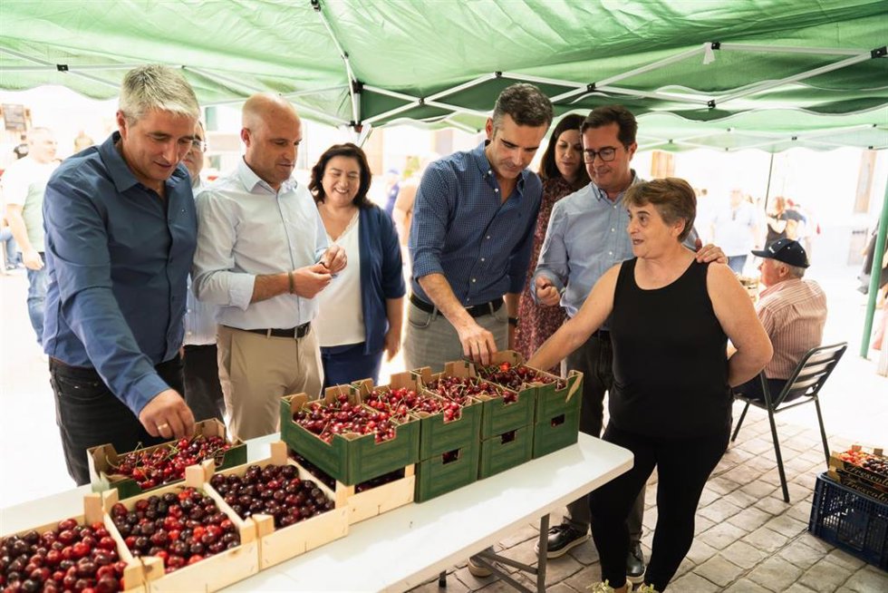 El municipio almeriense de Bayárcal celebra durante este fin de semana la primera edición de la Fiesta de la Cereza