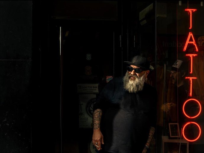 Archivo - La fotografía premiada en primer lugar en el XIV Concurso de Fotografía del Museo del Comercio y la Industria de Salamanca, titulada 'Lo que queda en la piel', de David Agustín Ortiz Nieto
