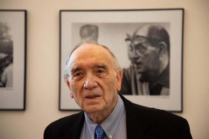 Archivo - El presidente de la Academia de Cine, Fernando Méndez-Leite, durante la inauguración de la exposición ‘Buñuel, tras las cámaras’ en la Academia de Cine, a 20 de febrero de 2025, en Madrid (España). 