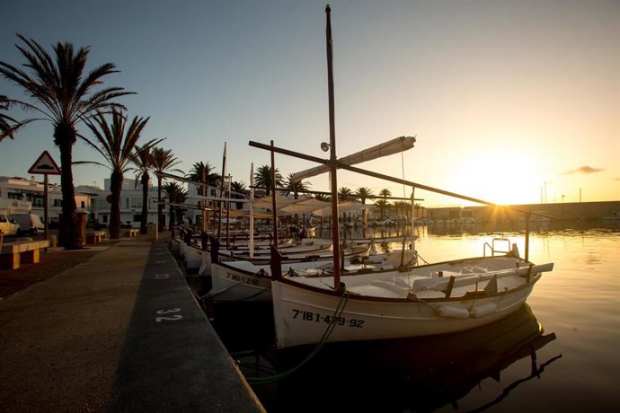 Archivo - Puerto de Fornells, en Menorca, Baleares.
