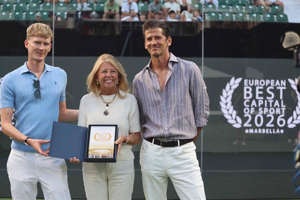 La alcaldesa de Marbella recibe el reconocimiento de la ciudad como mejor destino deportivo de Europa 2026 por European Best Destinations.
