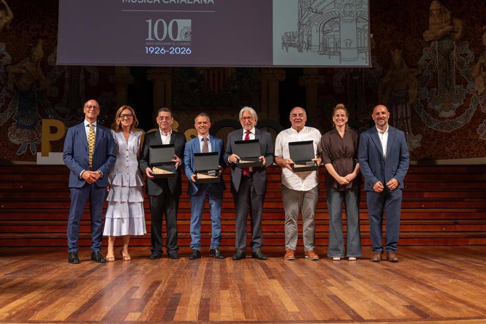 Los premiados junto a Ricard Penas, Marta Angerri, Nadia Quevedo y Sam Nuñez