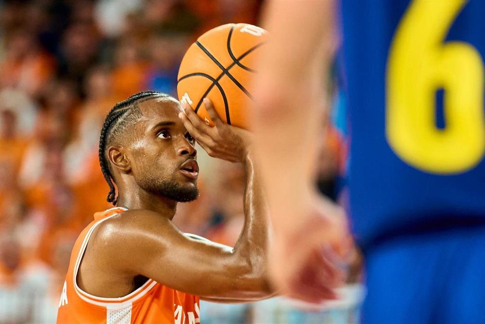 El jugador del Valencia Basket Jean Montero en la final de la Liga Endesa 2025/26 ante el Barça, en el Roig Arena