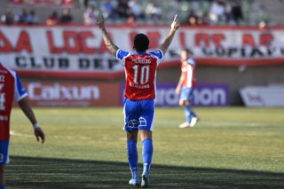 Futbol, Deportes Copiapo vs Universidad Catolica. Fecha 3, Copa Chile 2026. El jugador de Universidad Catolica Matias Palavecino, centro, celebra tras marcar un gol contra Deportes Copiapo durante un partido grupo B de la copa Chile disputado en el