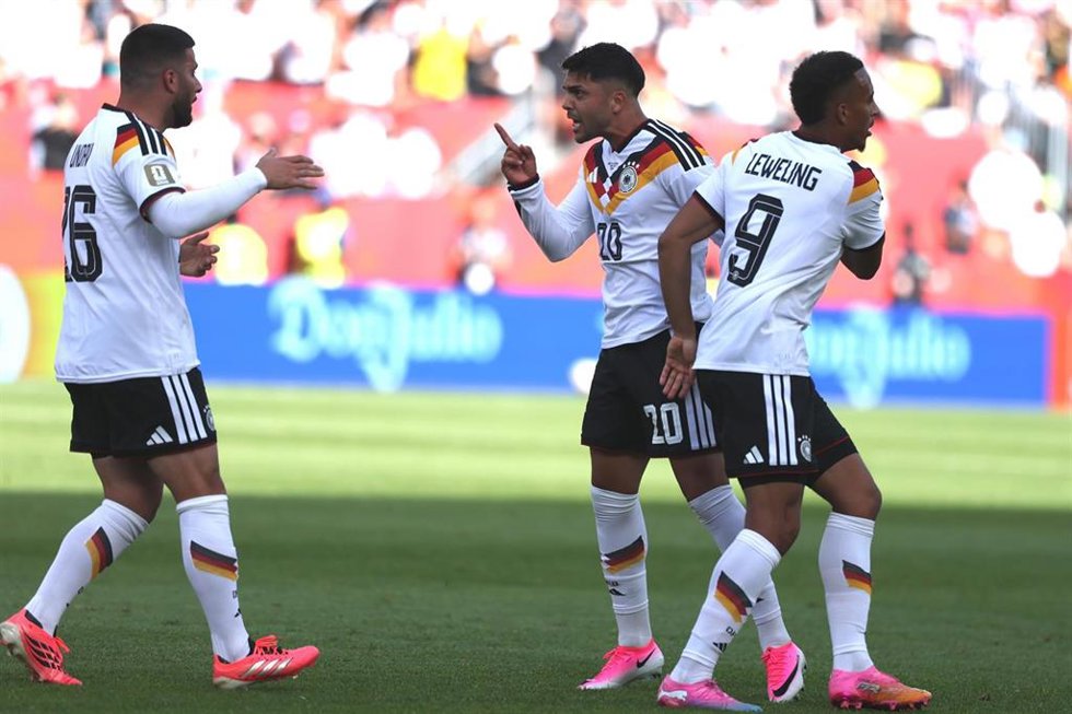 20 June 2026, Canada, Toronto: Germany forwards Deniz Undav (L), Nadiem Amiri (C) and midfielder Jamie Leweling (R) celebrate after scoring the equalizing goal to level the score at 1-1 during the FIFA World Cup Group E match between Germany and Ivory Coa