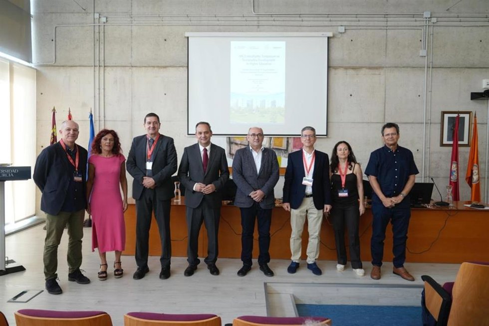 Teresa Vicente y Humberto Ríos, galardonados con el 'Nobel de la naturaleza', reflexionan sobre futuro de la justicia ecológica y la acción climática en la Facultad de Economía y Empresa
