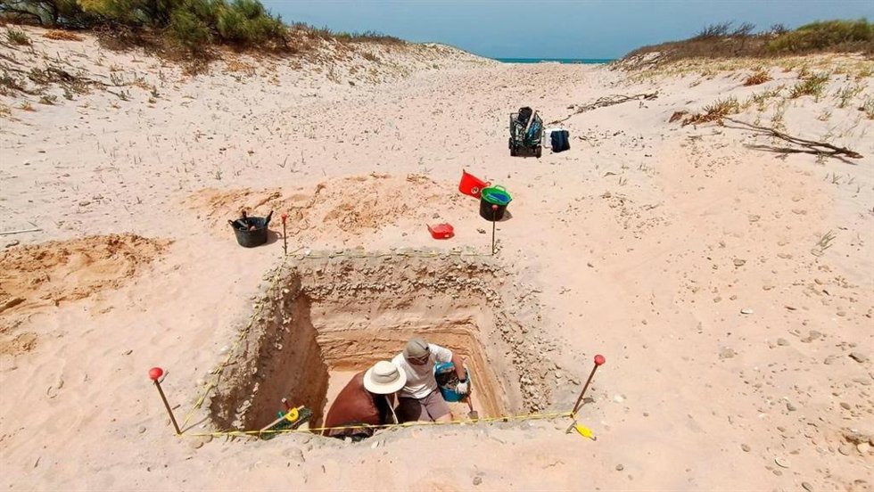 Sondeo arqueológico en la playa de Camposoto (San Fernando, Cádiz).