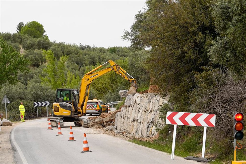 Archivo - Obras en carreteras andaluzas