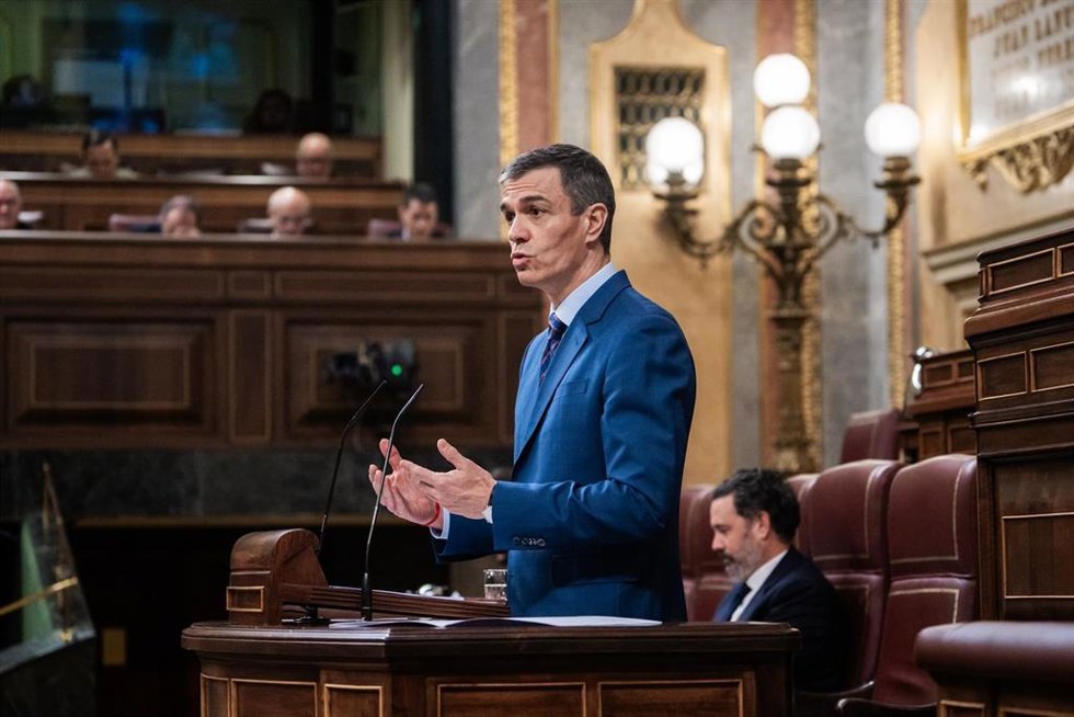 Archivo - El presidente del Gobierno, Pedro Sánchez, interviene durante una sesión de control al Gobierno, en el Congreso, a 25 de marzo de 2026, en Madrid (España). Sánchez y Feijóo se miden este miércoles en el Pleno del Congreso en plena escalada por l