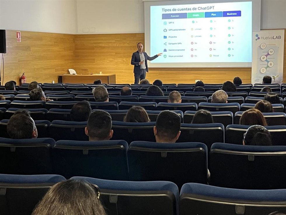 Unas 60 personas participan en una formación intensiva sobre IA organizada por Diputación a través de HuelvaLAB