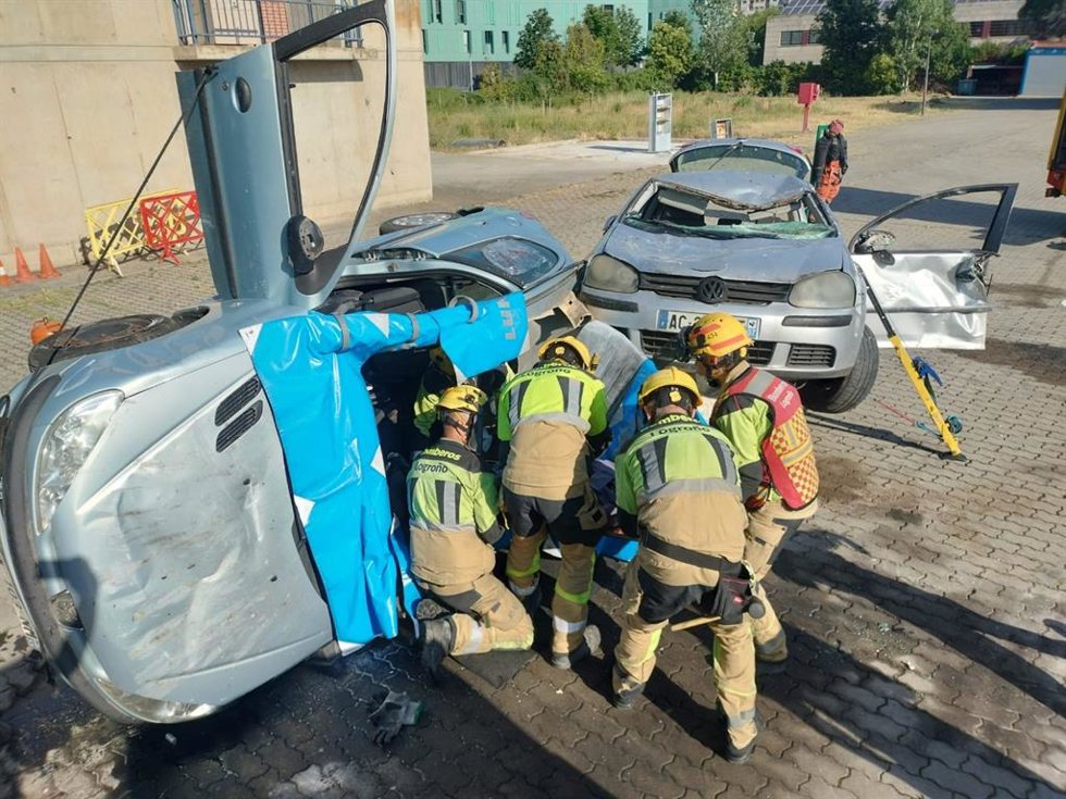 Un equipo de Bomberos de Logroño, en una competición nacional de salvamento de víctimas de accidentes de tráfico