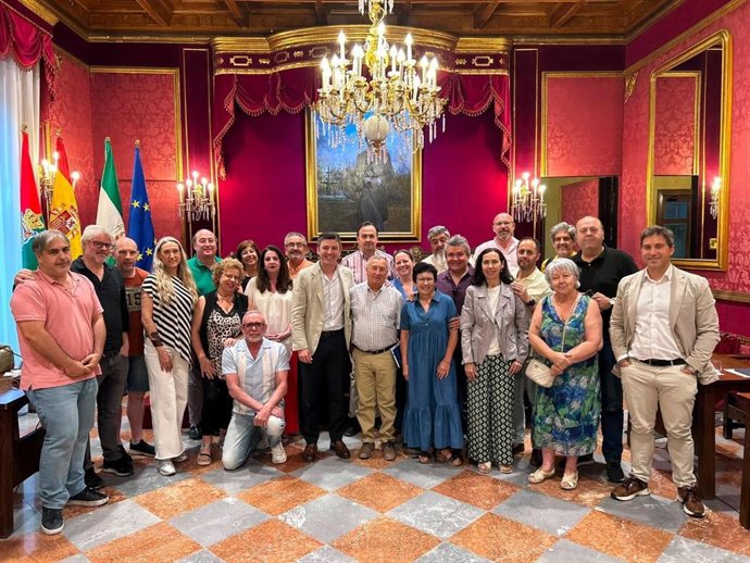 Encuentro de trabajo en el que participaron representantes de los distintos distritos de la ciudad y asociaciones vecinales.