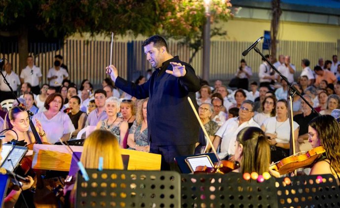 La Harinera del Guadaíra rebosó de talento y acordes con el VI Festival de Bandas de Música 'Ciudad de Alcalá'