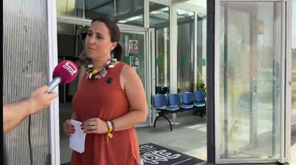 La portavoz del Partido Popular de Castilla-La Mancha, Alejandra Hernández, en atención a medios en Illescas.
