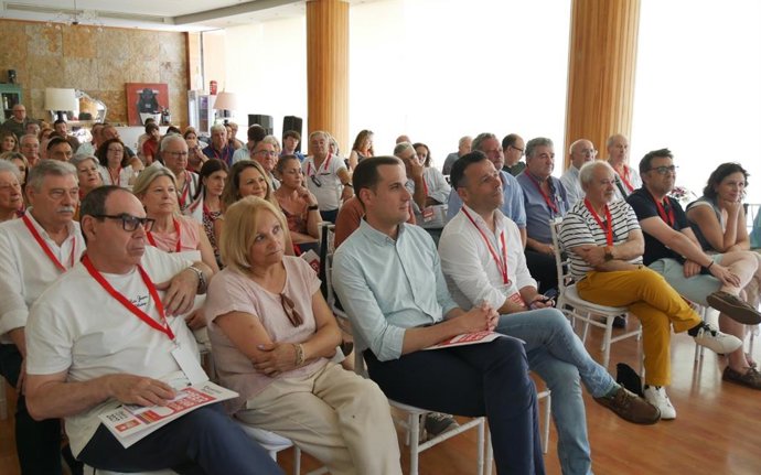 Imagen de la Jornada 'Crecer, confiar y cosntruir' del PSOE en Linares