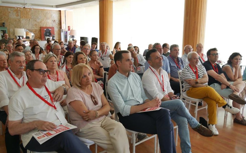 Imagen de la Jornada 'Crecer, confiar y cosntruir' del PSOE en Linares