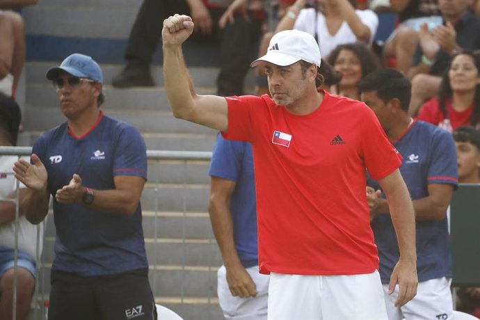 Archivo - Tenis, Chile vs Peru. Copa Davis 2023. El entrenador de Chile Nicolas Massu es fotografiado durante el partido de dobles de la Copa Davis contra Peru disputado en el Court Central Anita Lizana de Santiago, Chile. 04/02/2024 Jonnathan