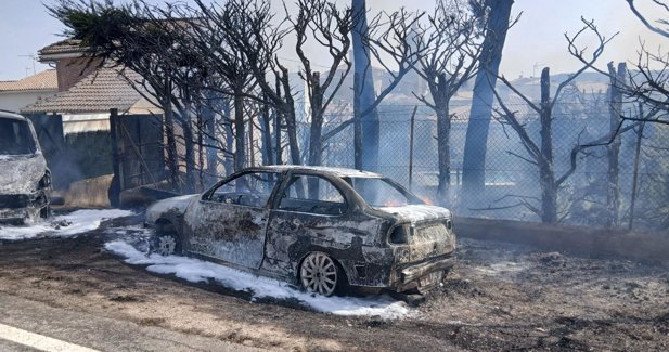Desalojadas varias viviendas en Mañeru por un incendio que se extiende al monte