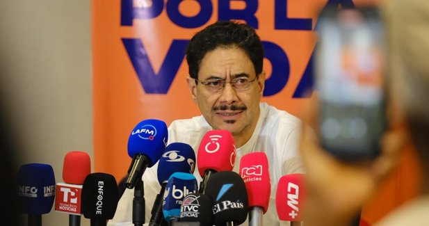 Los candidatos votan en la segunda vuelta de las presidenciales colombianas