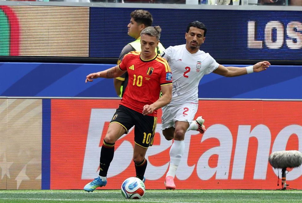 Leandro Trossard, durante un partido.