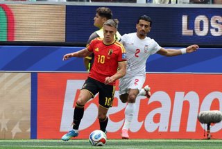 21 June 2026, US, Los Angeles: Belgium's Leandro Trossard and Iran's Saleh Hardani battle for the ball during the 2026 FIFA World Cup Group G soccer match between Belgium and Iran at the Los Angeles Stadium. Photo: Bruno Fahy/Belga/dpa