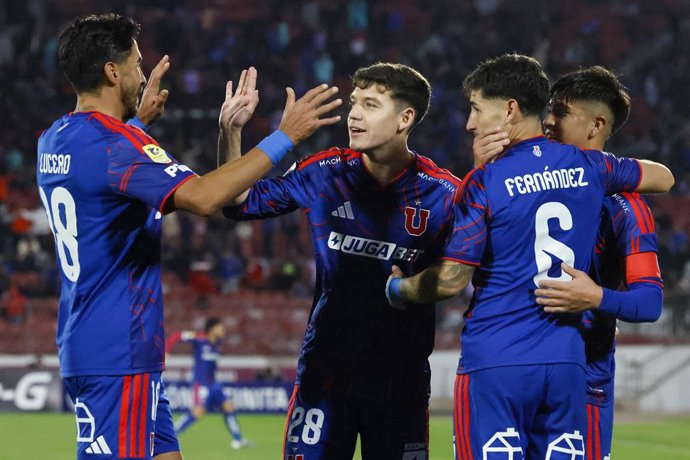Futbol, Universidad de Chile vs Santiago Wanderers. Copa Chile 2026. Los jugadores de Universidad de Chile celebran tras marcar un gol contra Santiago Wanderers durante el partido de la Copa Chile disputado en el estadio Nacional de Santiago,